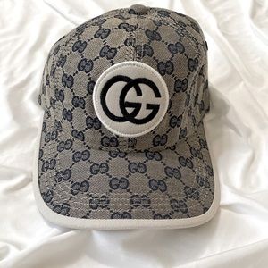LAST ONE -hat logo black stitching GG circle patch on navy logo GG